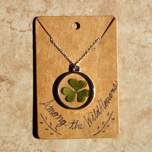 GREEN CLOVER NECKLACE